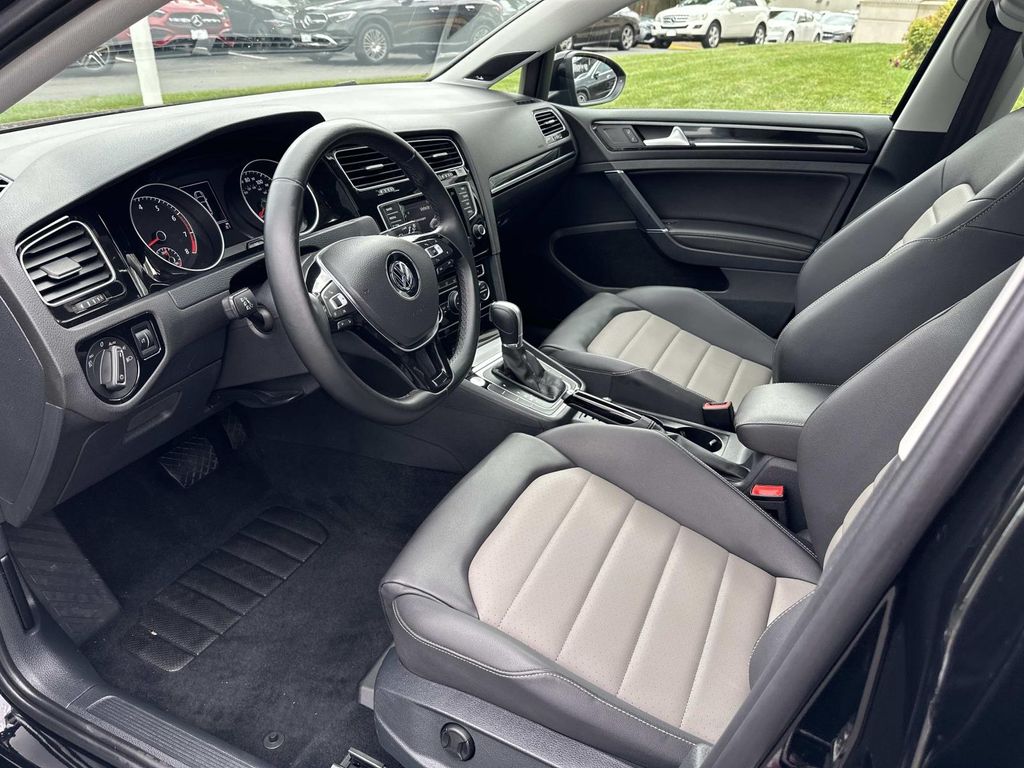 Thumbnail: 2015 Volkswagen Golf - 32