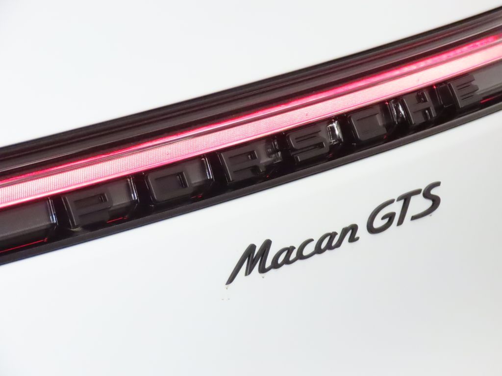 Thumbnail: 2026 Porsche Macan - 12