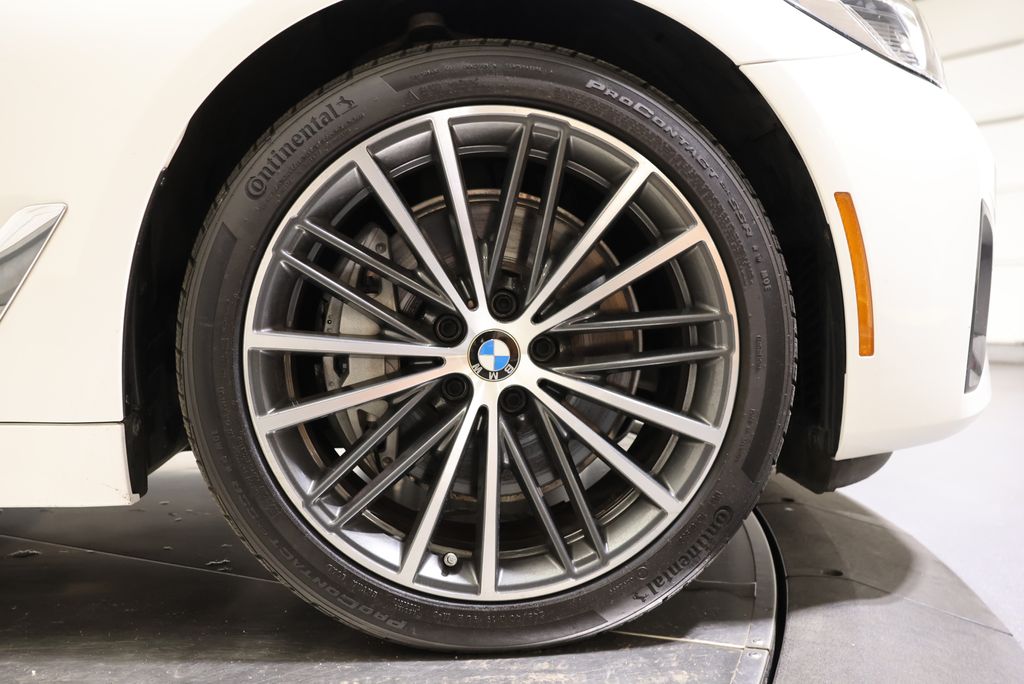 Thumbnail: 2023 BMW 5 Series - 12