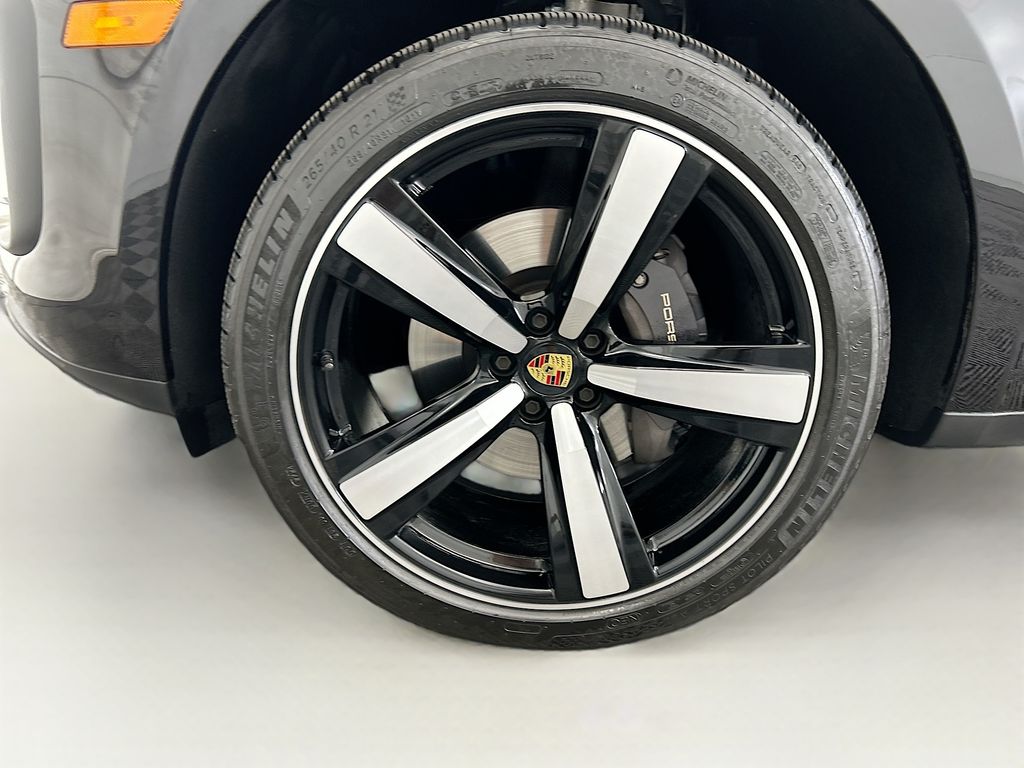 Thumbnail: 2025 Porsche Macan - 31