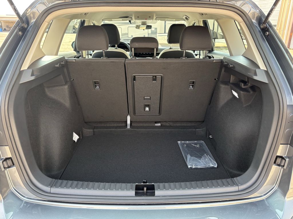 New 2025 Gray Volkswagen 1.5T SE image 27