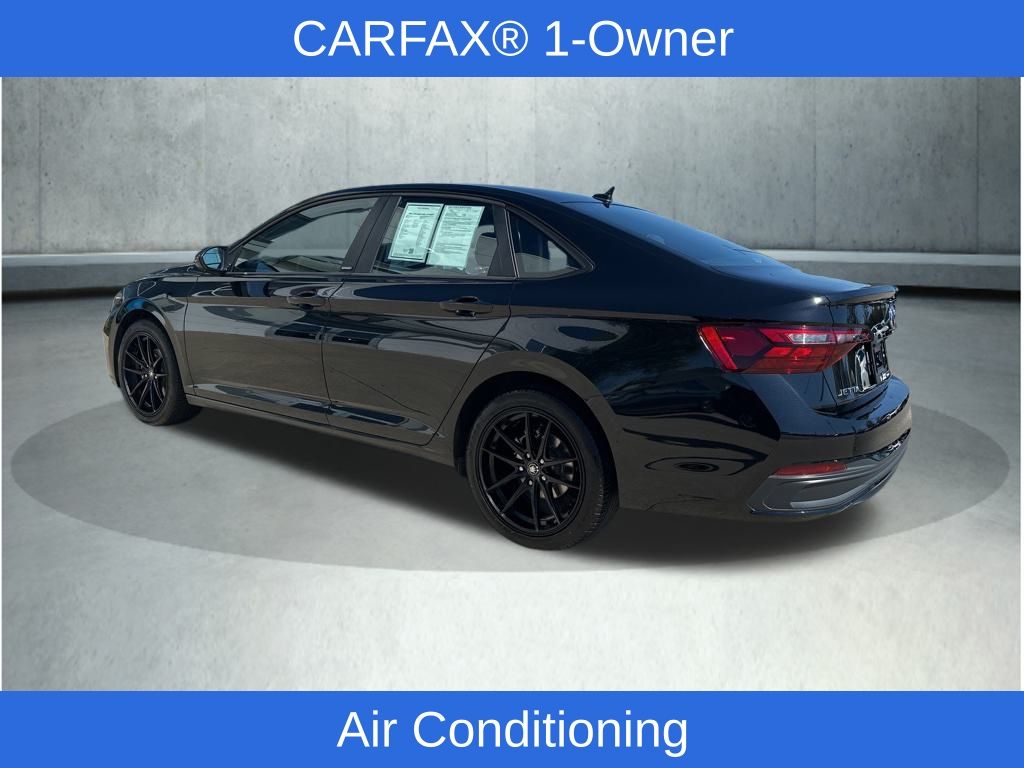 2024 Volkswagen Jetta 1.5T Sport photo 3