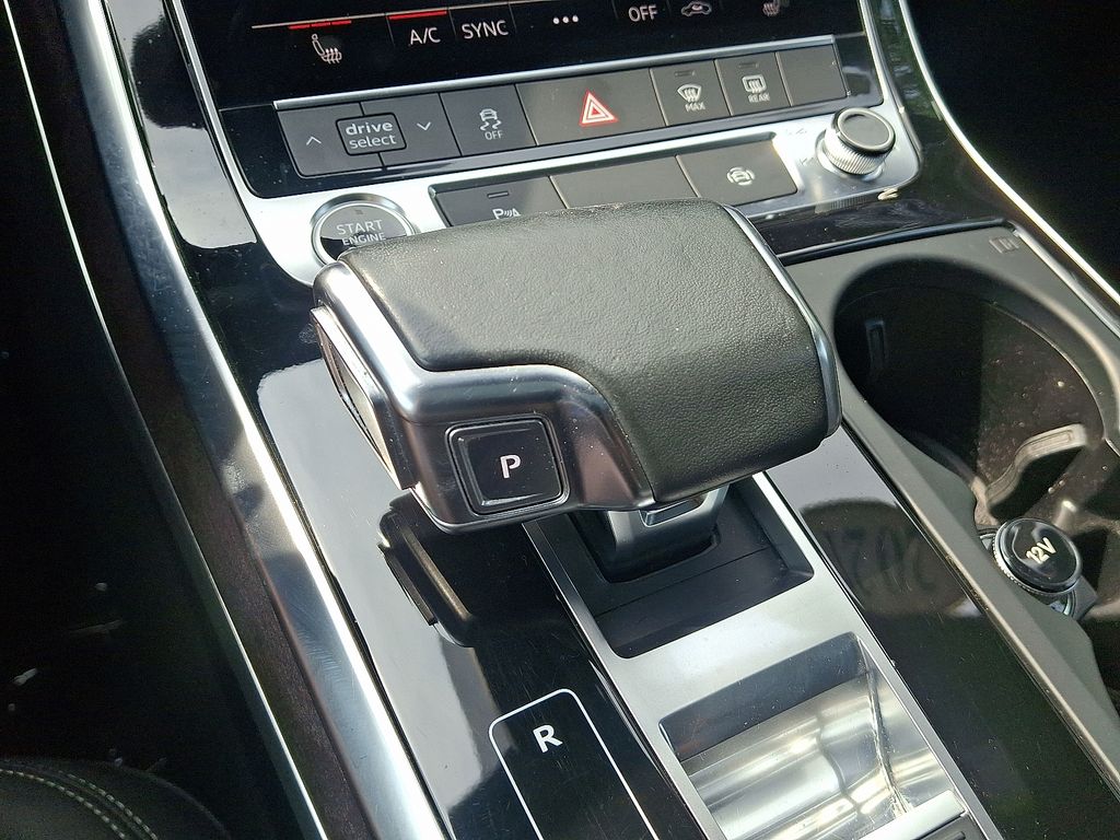Thumbnail: 2021 Audi Q8 - 16