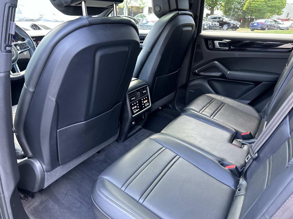 Thumbnail: 2023 Porsche Cayenne - 30