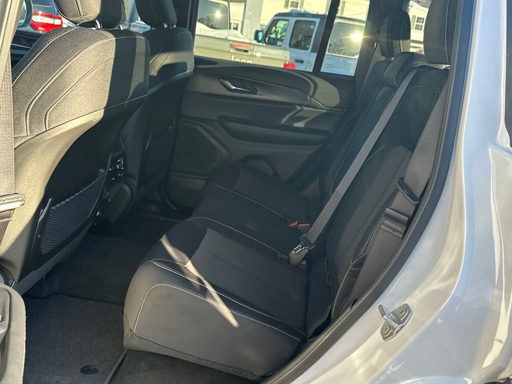 2025 Jeep Grand Cherokee Laredo photo 25