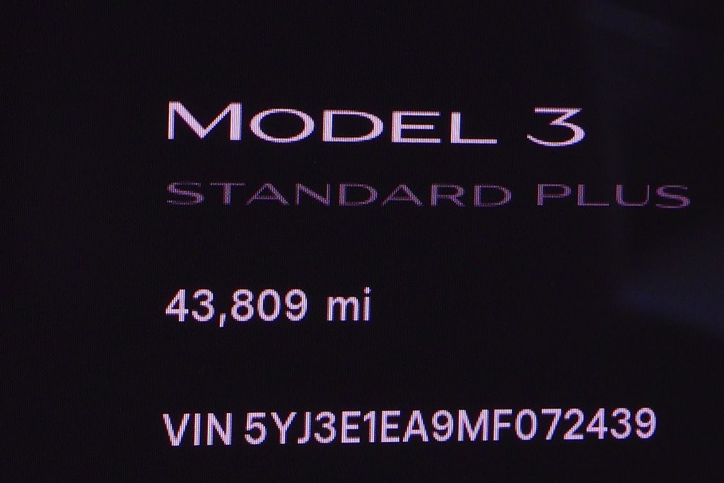 Thumbnail: 2021 Tesla Model 3 - 31