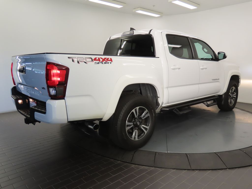 Thumbnail: 2018 Toyota Tacoma - 7