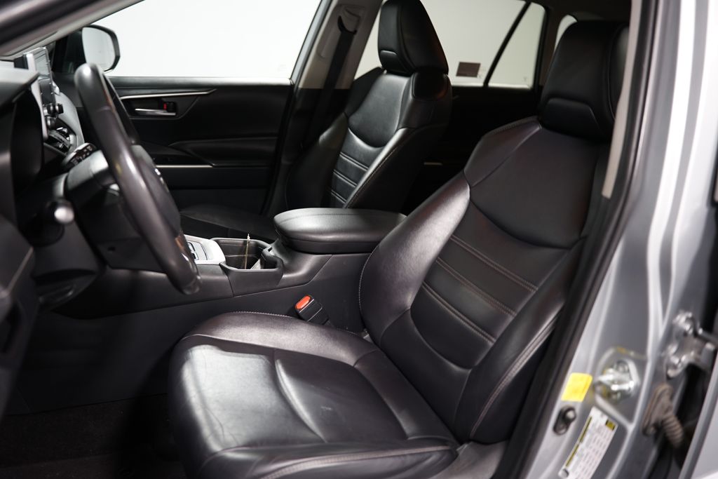 2019 Toyota RAV4 XLE Premium 6
