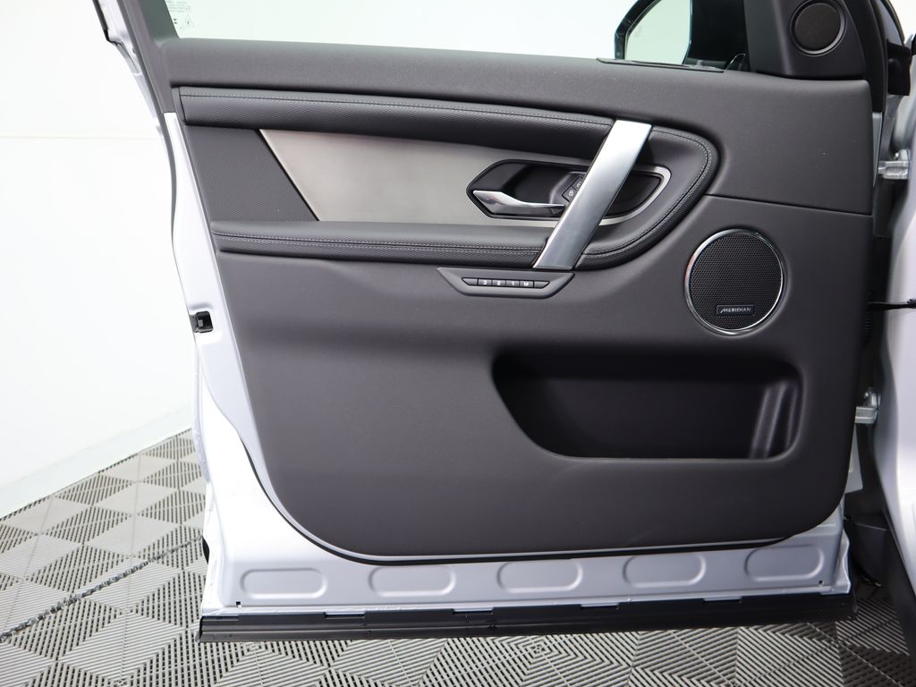 Thumbnail: 2024 Land Rover Discovery Sport - 25