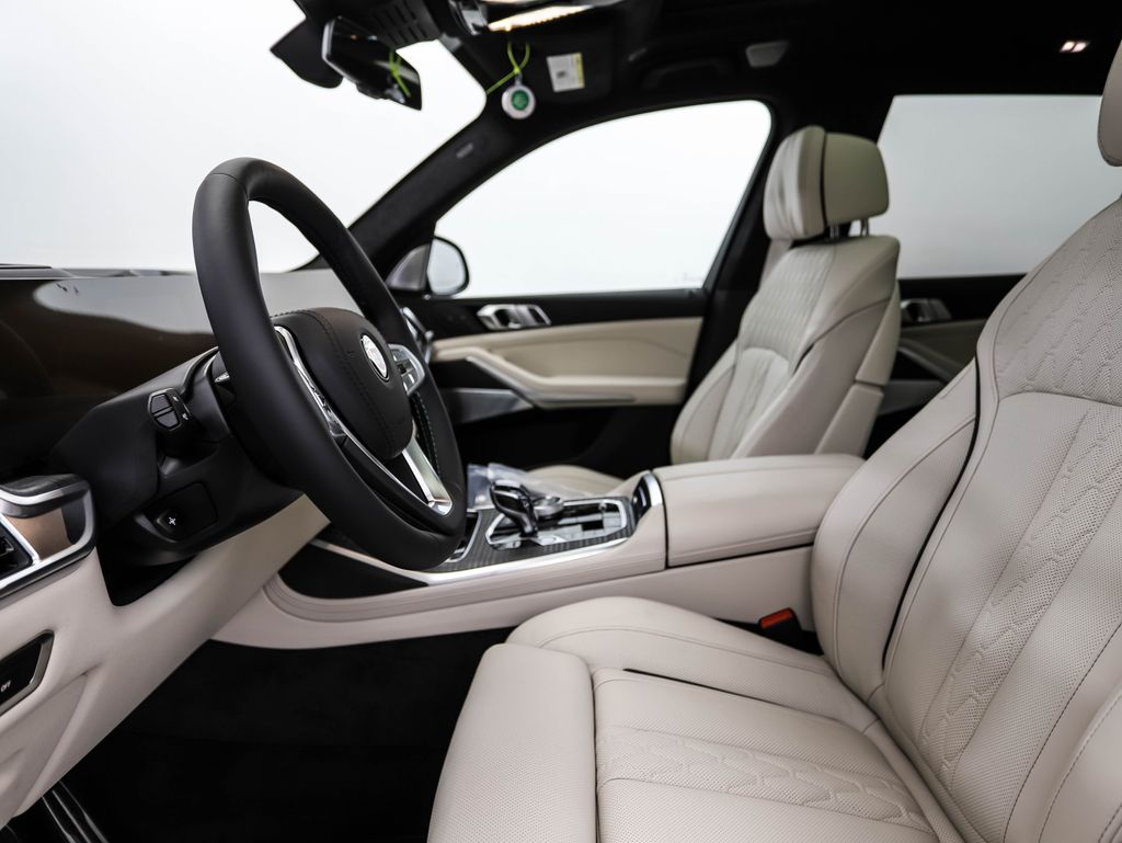 Thumbnail: 2026 BMW X7 - 13