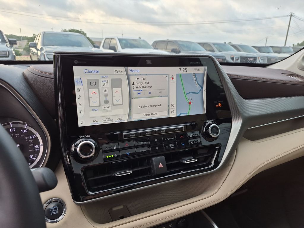 Used Car 2022 Toyota Highlander  Platinum For Sale Under $40,000 In Austin, Texas
