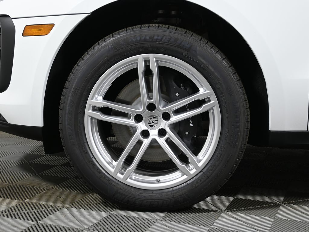 Thumbnail: 2026 Porsche Macan - 12