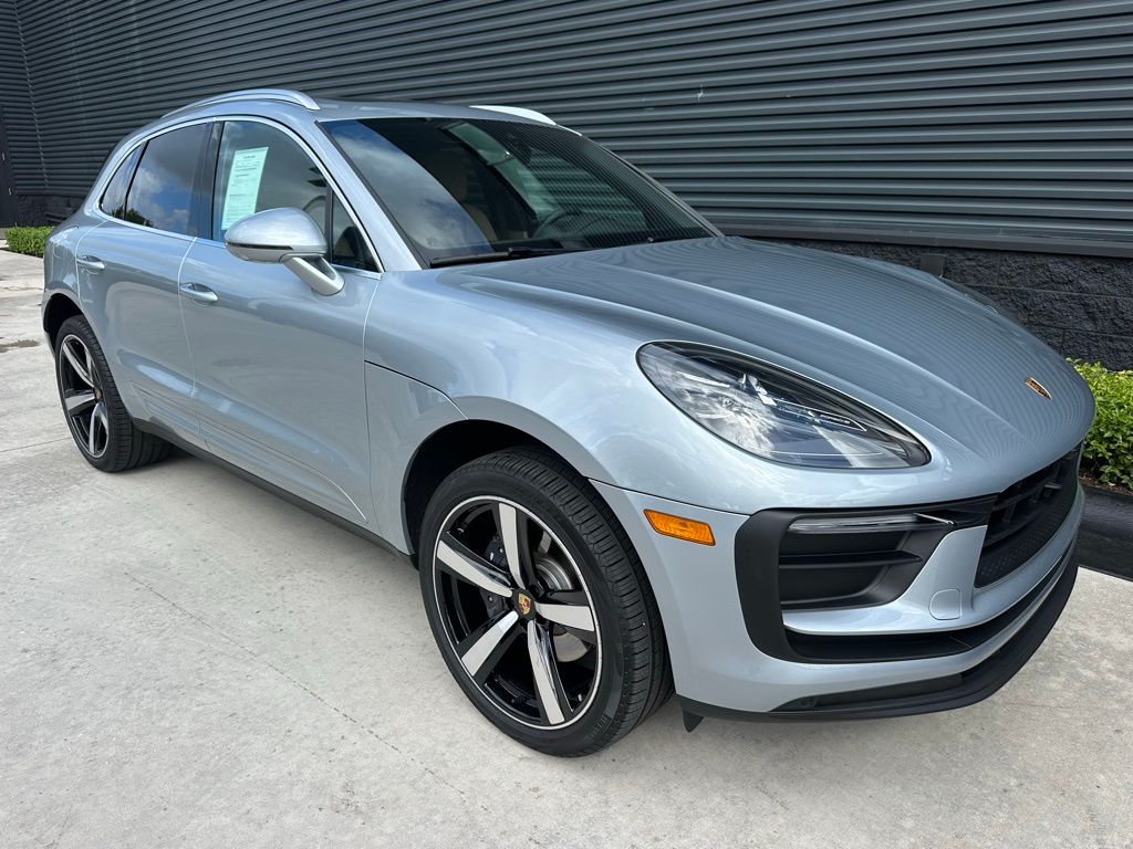 Thumbnail: 2026 Porsche Macan - 11