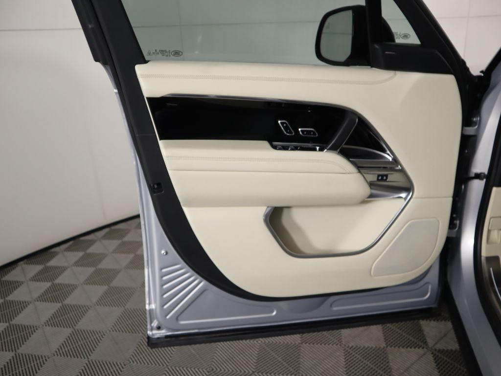 Thumbnail: 2023 Land Rover Range Rover - 25