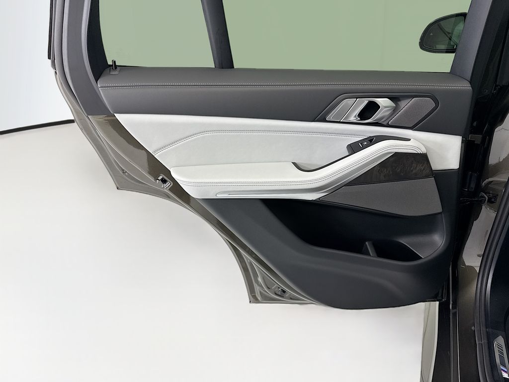 Thumbnail: 2026 BMW X5 - 25