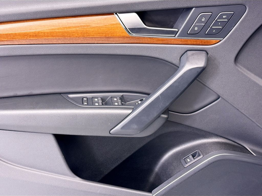Thumbnail: 2023 Audi Q5 - 21