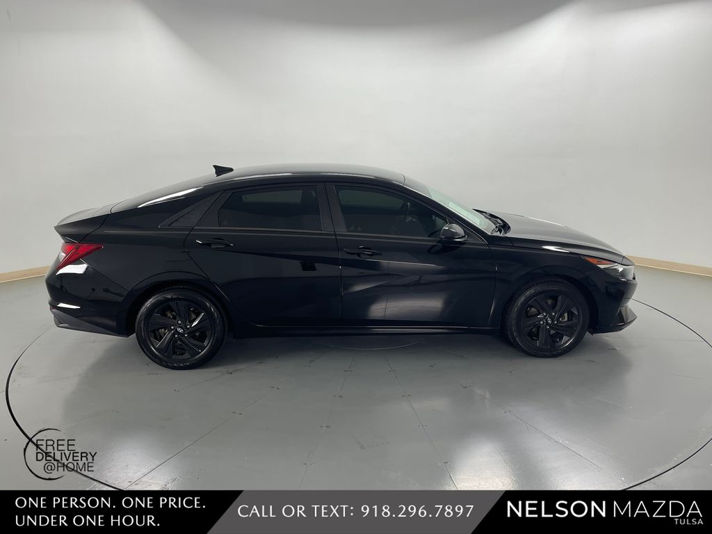 Used 2022 Black Hyundai SEL image 5