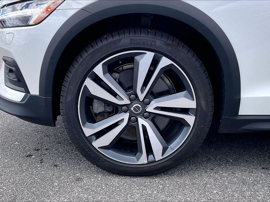 2025 Volvo V60 Cross Country — photo 7