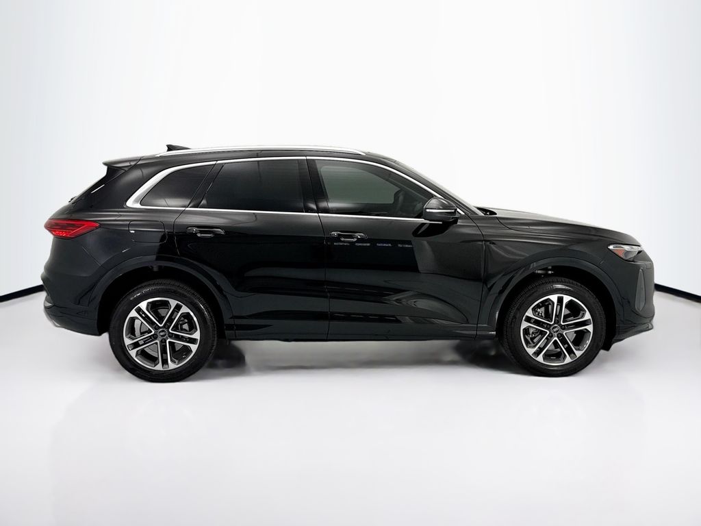 Thumbnail: 2025 Audi Q5 - 4