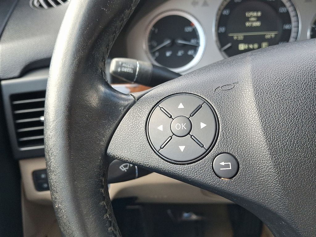 Thumbnail: 2011 Mercedes-Benz GLK - 22