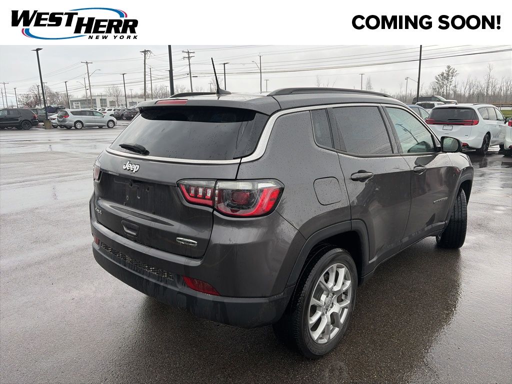 Certified Used 2022 Gray Jeep Latitude Lux image 2