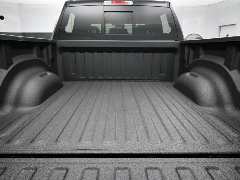 New 2026 Diamond Black Crystal Pearlcoat Ram RHO image 32