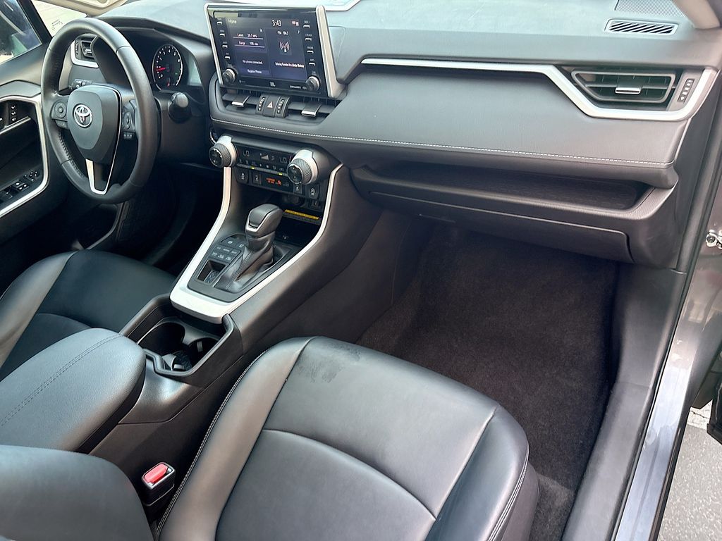 Thumbnail: 2021 Toyota RAV4 - 17