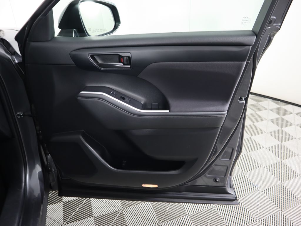 Thumbnail: 2023 Toyota Highlander - 26