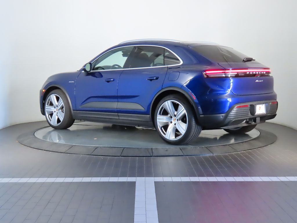 Thumbnail: 2024 Porsche Macan - 3