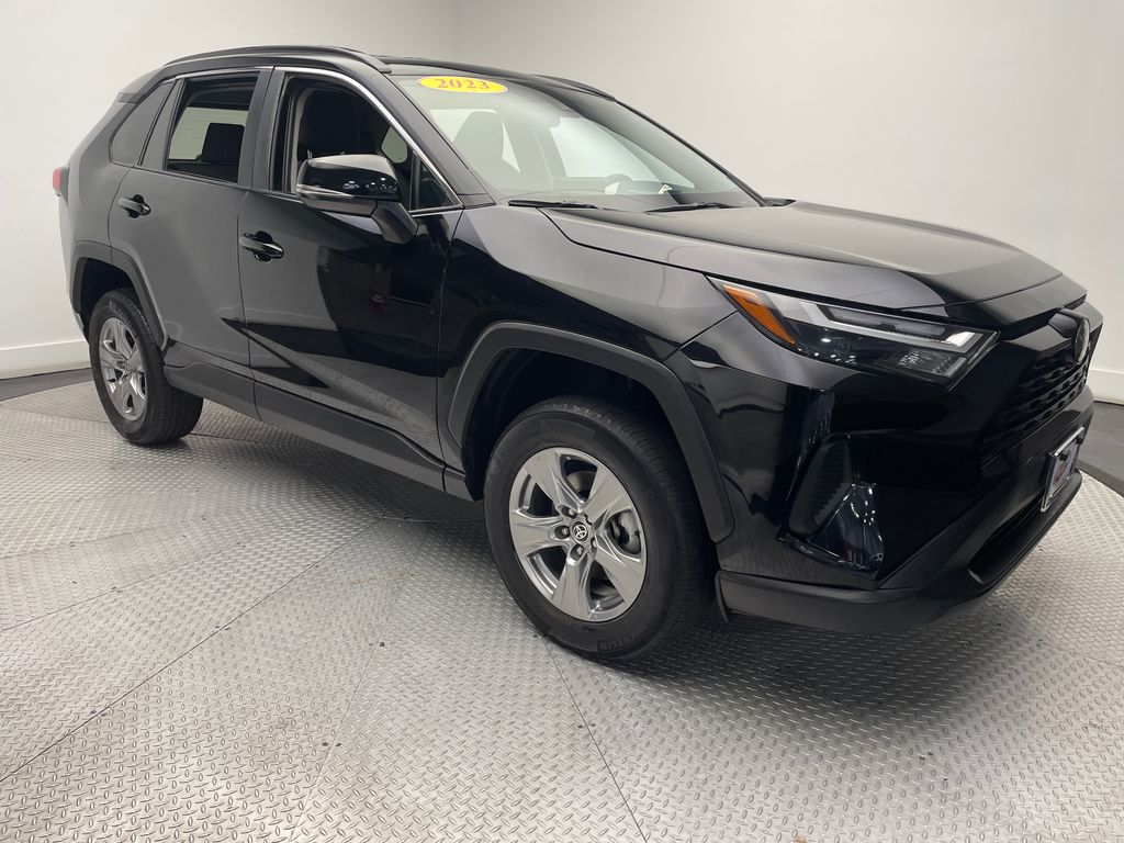 2023 Toyota RAV4 XLE 3