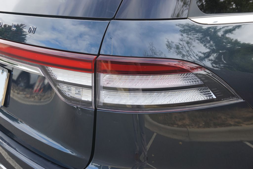 Thumbnail: 2021 Lincoln Aviator - 17