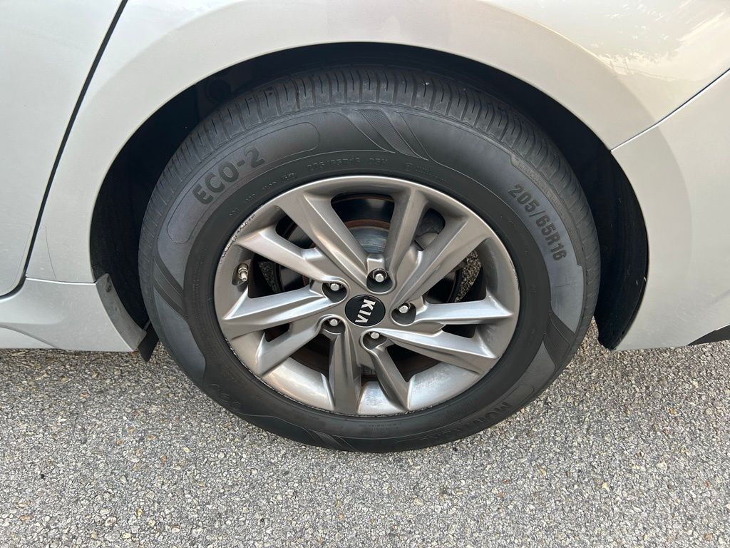 Thumbnail: 2020 Kia Optima - 9