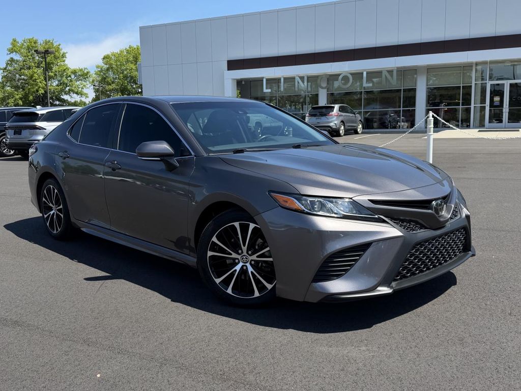 2020 Toyota Camry SE