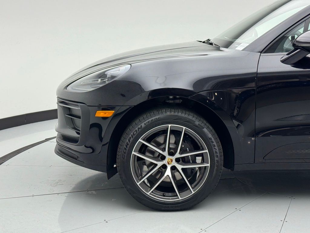 2024 Porsche Macan  32