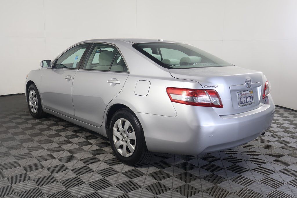 2011 Toyota Camry LE 6