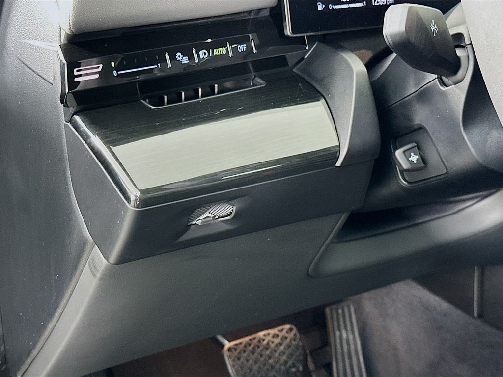 Thumbnail: 2025 BMW 5 Series - 10