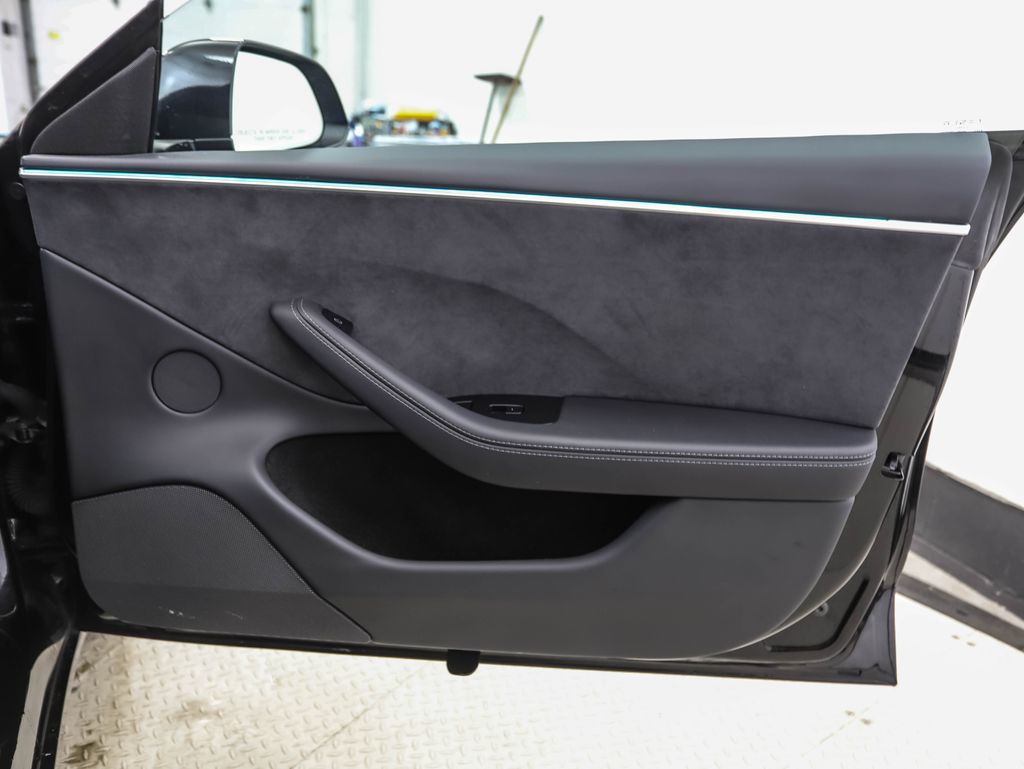 Thumbnail: 2025 Tesla Model 3 - 27