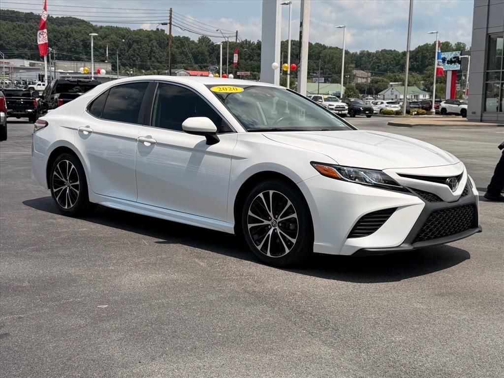 Super White 2020 Toyota Camry Sedan Front-Wheel Drive 8-Speed Automatic