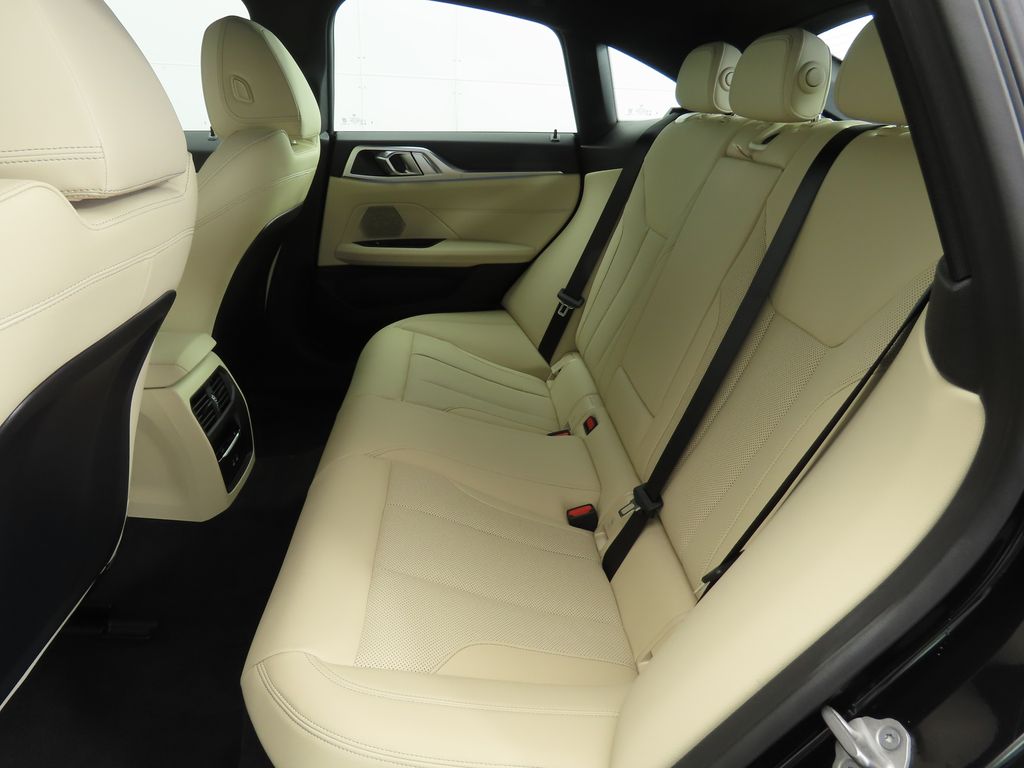 Thumbnail: 2025 BMW i4 - 21