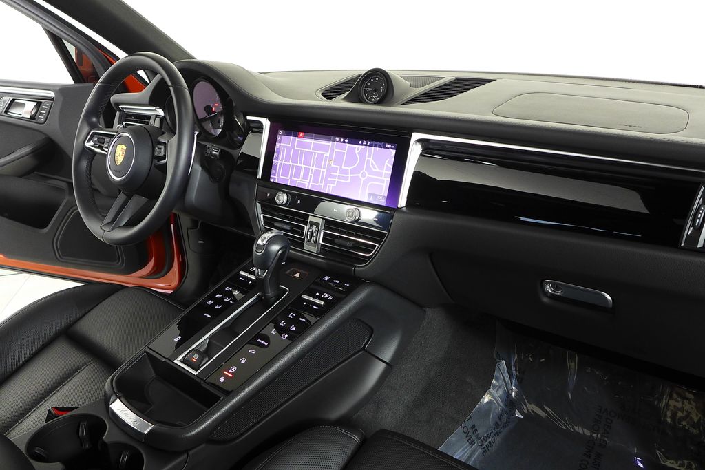 Thumbnail: 2022 Porsche Macan - 13