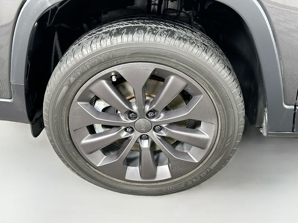 Thumbnail: 2021 Jeep Cherokee - 30