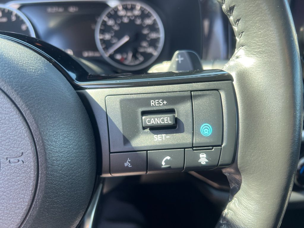 2022 Nissan Pathfinder SV photo