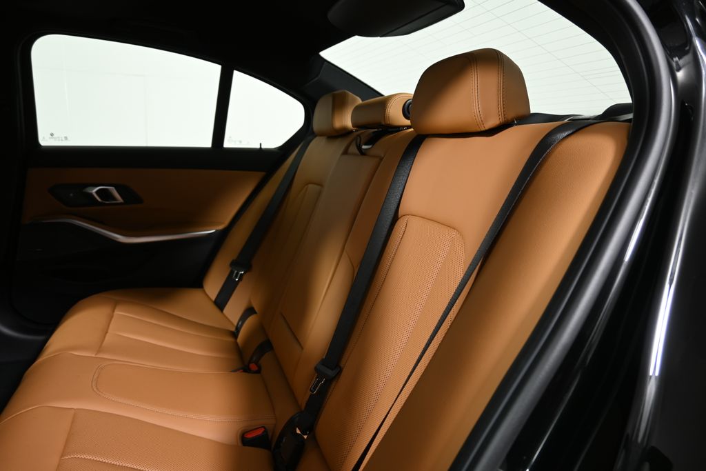 Thumbnail: 2026 BMW 3 Series - 4