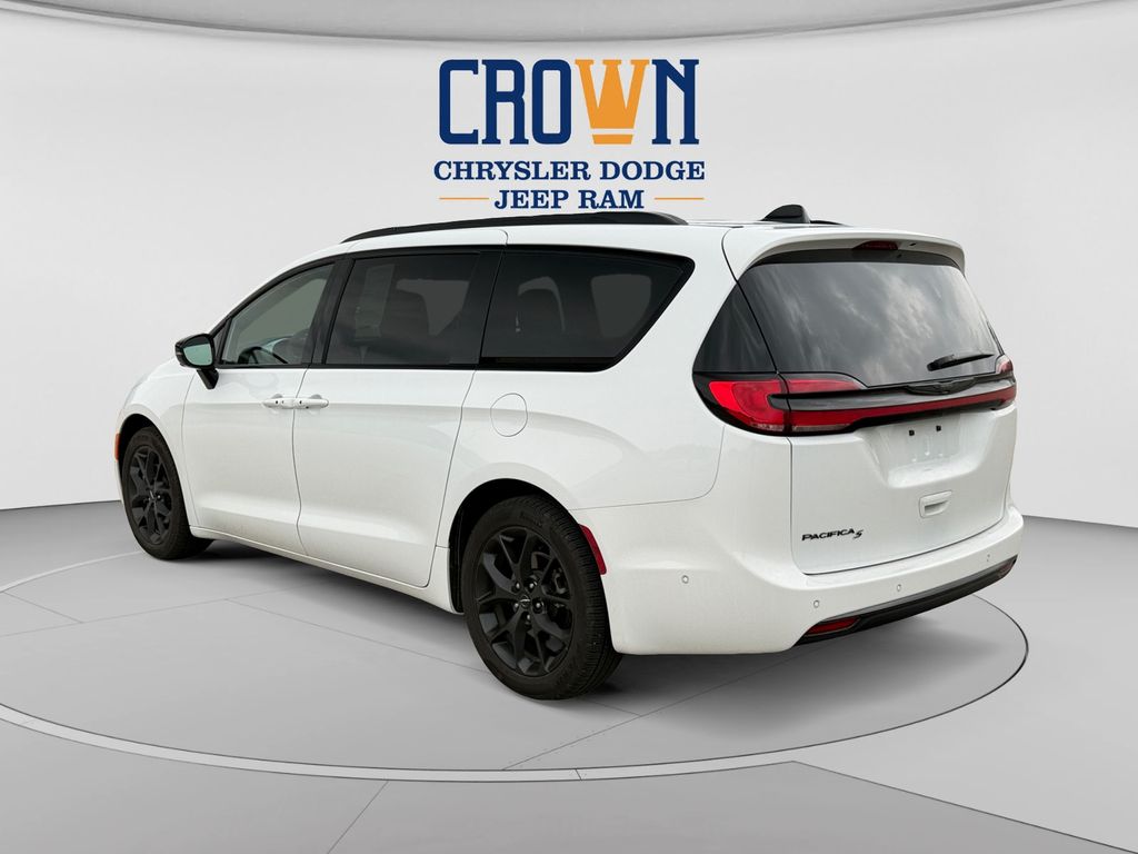 View vehicle photo 5