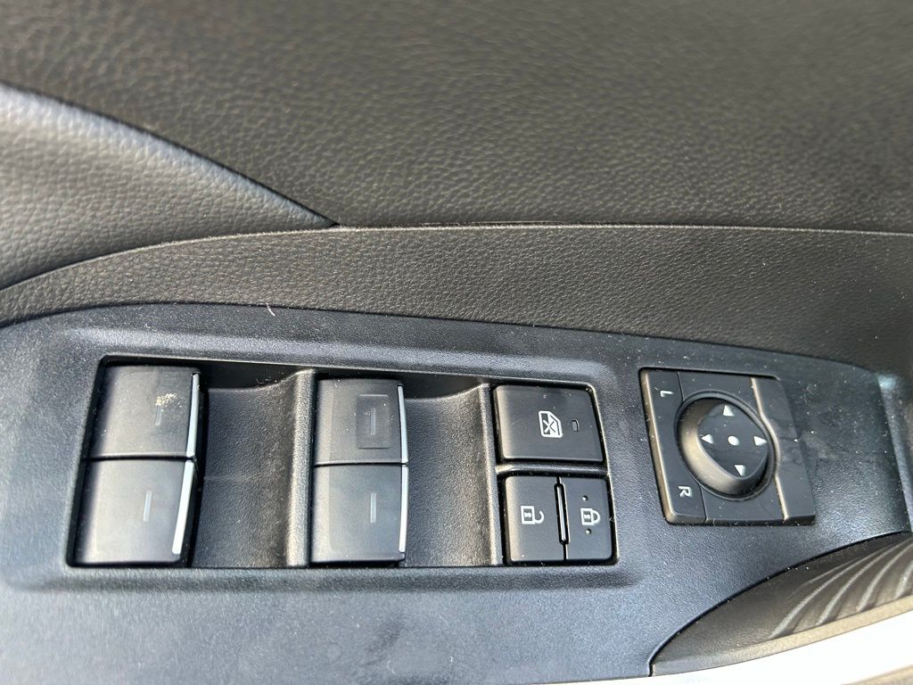 2024 Toyota RAV4 XLE 24