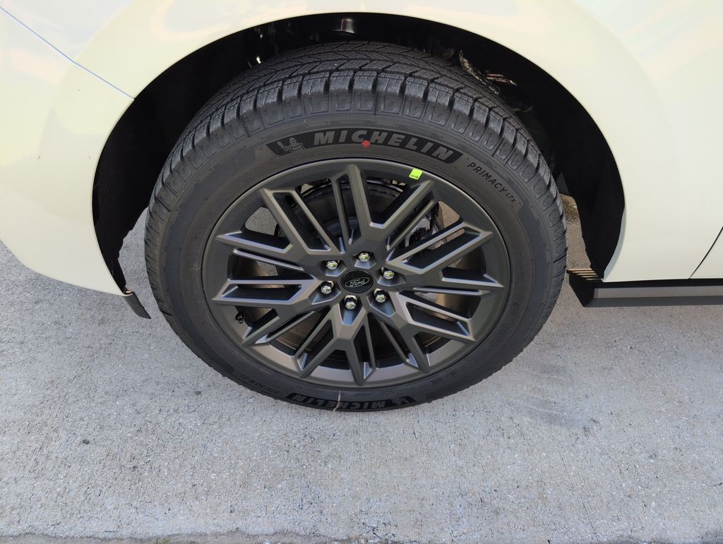 New 2027 White Ford Platinum image 19