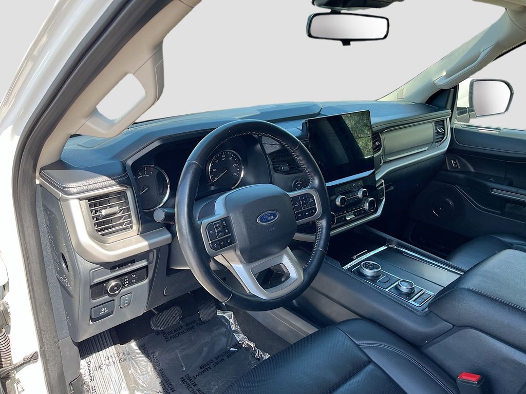 Used 2023 White Ford XLT image 9