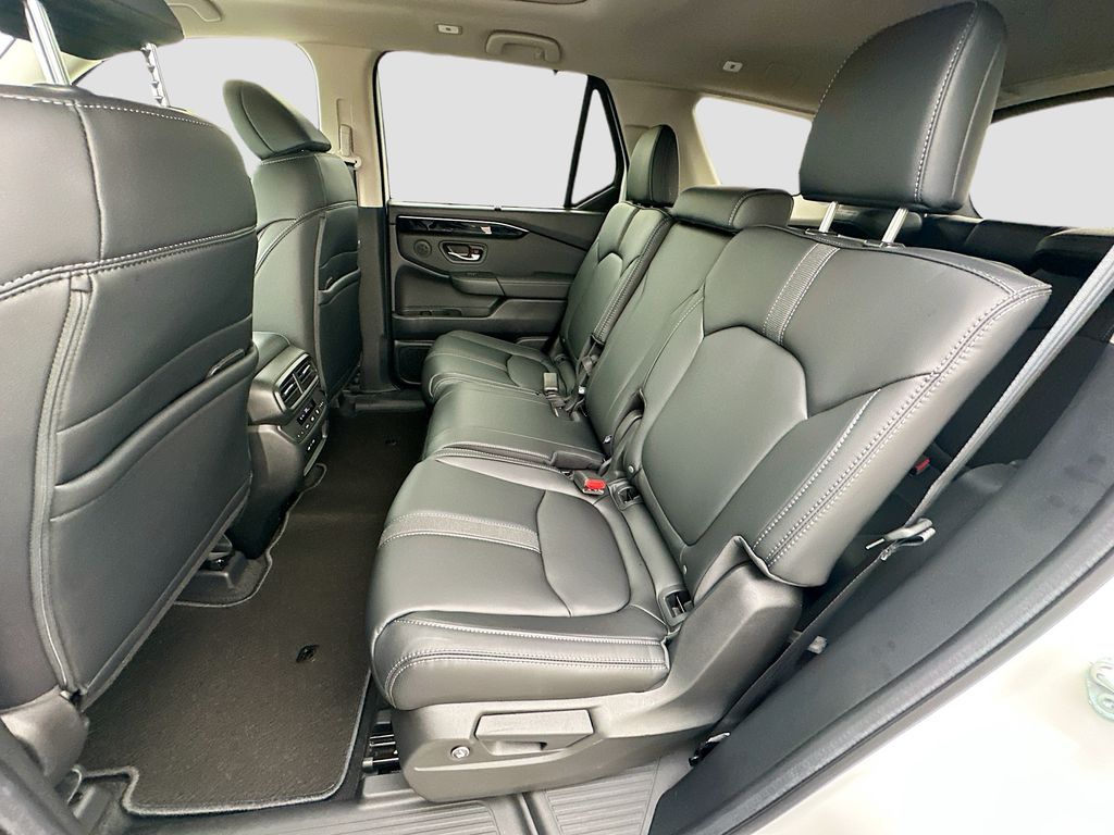 2025 Honda Pilot Touring 17