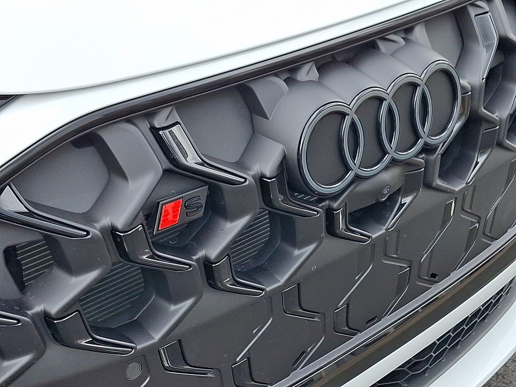 2025 Audi SQ5  4