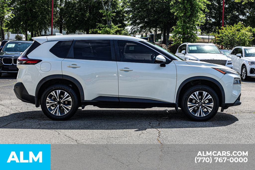 Used 2022 White Nissan SV image 10
